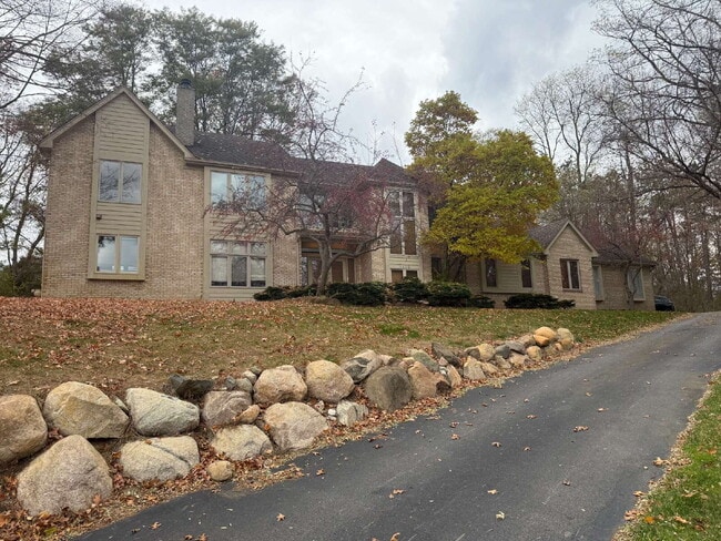 property at 1449 Ridge Ct