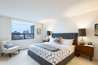 Shorewood Manor in West Vancouver, BC - Building Photo - Building Photo