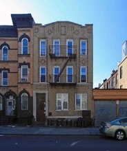 214 Schaefer St in Brooklyn, NY - Building Photo - Building Photo