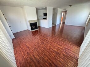 2620 S Barrington Ave, Unit 101 in Los Angeles, CA - Building Photo - Building Photo