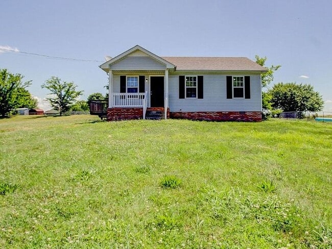 1796 Carneal Ln in Oak Grove, KY - Building Photo - Building Photo