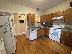 1407 Beacon St, Unit 6 in Brookline, MA - Building Photo - Building Photo