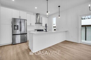 15416-15496 96 Ave NW in Edmonton, AB - Building Photo
