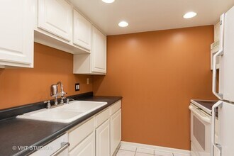 1 Renaissance Pl in Palatine, IL - Building Photo - Building Photo