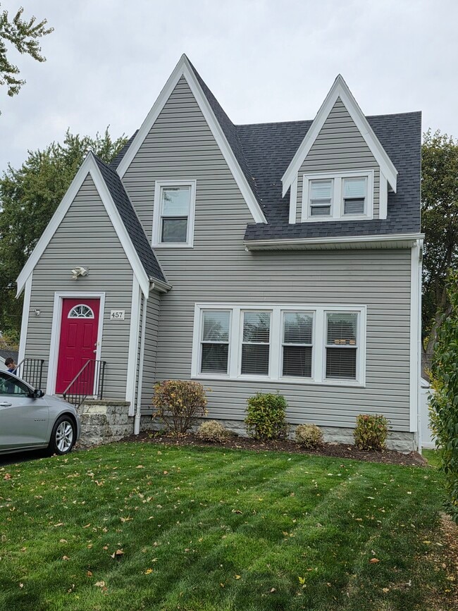 457 Crossfield Rd