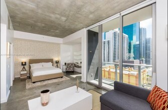 151 SE 1st St, Unit 1807 in Miami, FL - Building Photo - Building Photo