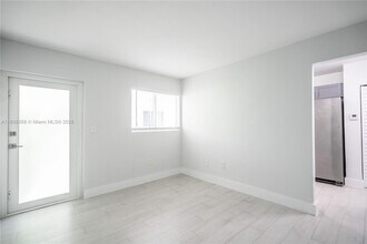 465 NE 59th St in Miami, FL - Building Photo - Building Photo