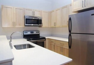 411 Washington St, Unit 403 in Boston, MA - Foto de edificio - Building Photo