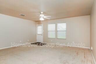 4042 Regal Rose in San Antonio, TX - Building Photo - Building Photo