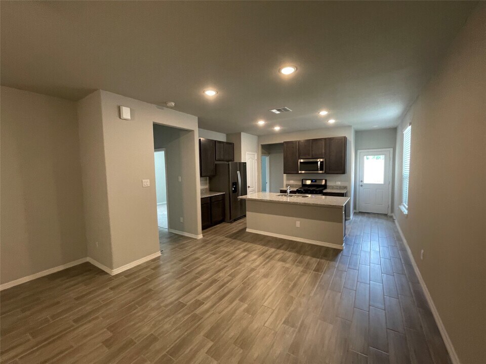 938 Redinger Ridge Dr in Huffman, TX - Building Photo