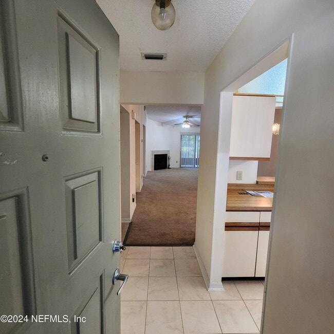 7623 Baymeadows Cir W in Jacksonville, FL - Building Photo - Building Photo