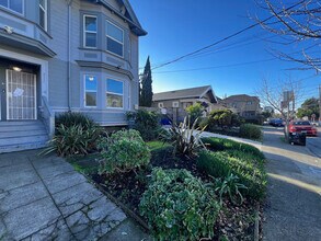 709 32nd St in Oakland, CA - Foto de edificio - Building Photo
