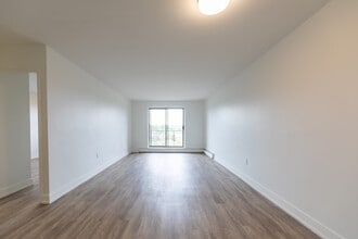 1560, 1570, 1580 Adelaide Street North in London, ON - Building Photo - Building Photo