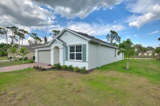 2914 Cadiz St in North Port, FL - Building Photo - Building Photo