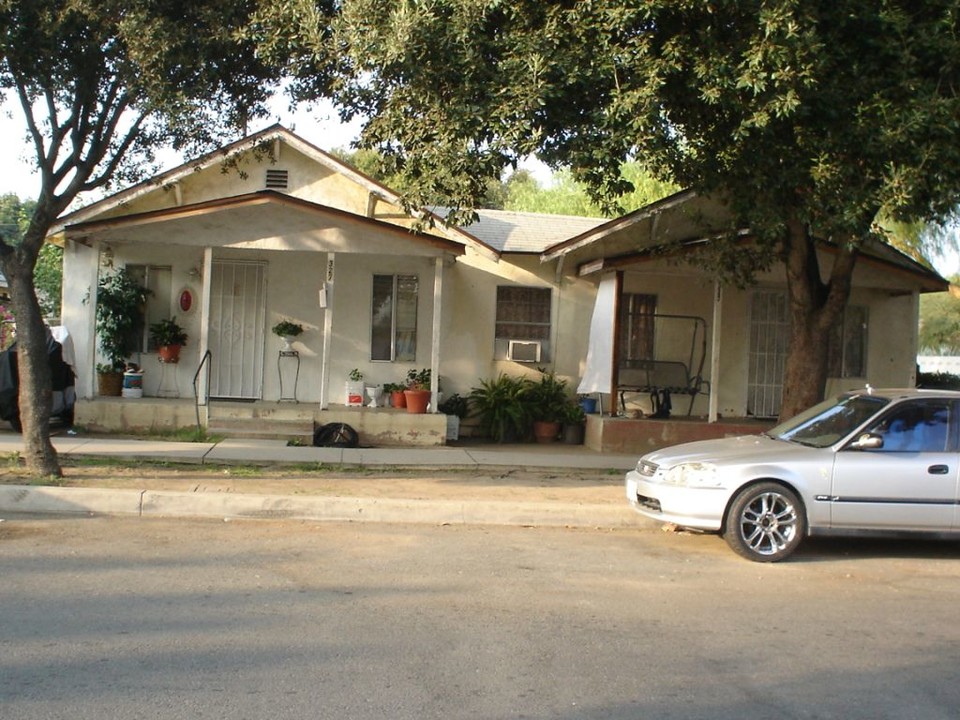 329 E Park St in Ontario, CA - Building Photo