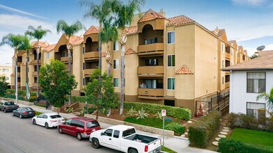 Encino Palms Apartments in Encino, CA - Building Photo - Building Photo