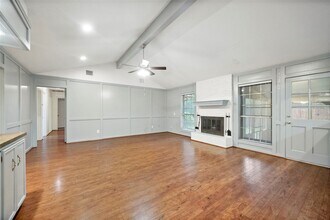 523 S Rivershire Dr in Conroe, TX - Foto de edificio - Building Photo