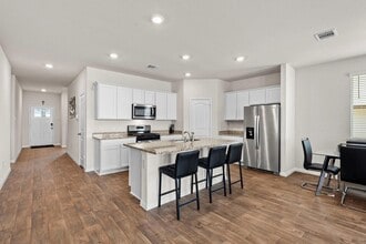 381 Evergreen Sumac Lp in Kyle, TX - Foto de edificio - Building Photo