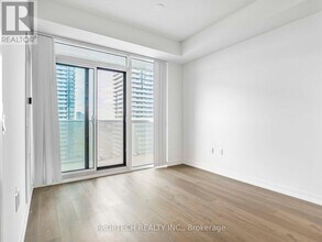 28 Interchange Wy in Vaughan, ON - Building Photo - Building Photo