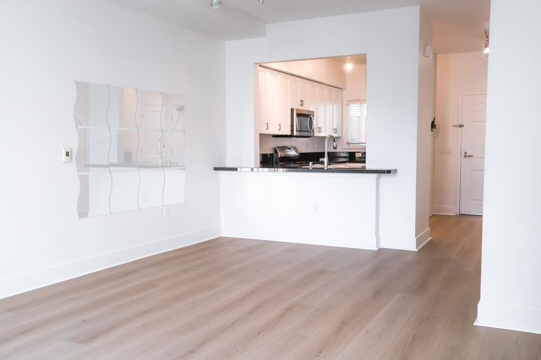 1587 Brunswig Ln in Emeryville, CA - Building Photo