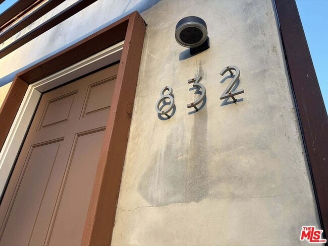 832 N Las Palmas Ave in Los Angeles, CA - Building Photo - Building Photo
