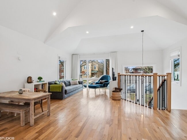 1025 Dewey Ave in Evanston, IL - Building Photo - Building Photo