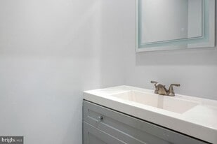 8 Almanac Ct in Burtonsville, MD - Building Photo