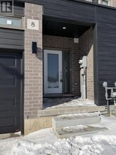 8 Red Oak Cmn in Cambridge, ON - Building Photo - Building Photo