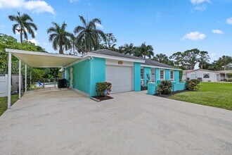 5554 Hibiscus Rd in Jupiter, FL - Building Photo - Building Photo