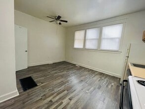 517 W Maple Ave in Independence, MO - Building Photo - Building Photo