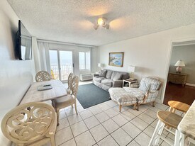 303 Atlantic Ave, Unit ID1353272P in Virginia Beach, VA - Building Photo