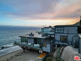 26044 Pacific Coast Hwy in Malibu, CA - Building Photo