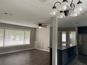 1000 Thomas Ave in Conroe, TX - Building Photo - Building Photo