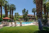 Oasis Resort in Palm Springs, CA - Building Photo - Building Photo