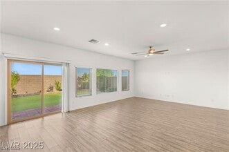 8326 Monroe Bay St in Las Vegas, NV - Building Photo - Building Photo