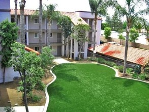 Baker Gardens in Placentia, CA - Foto de edificio - Building Photo