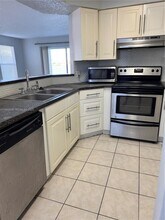 3405 NW 44th St in Oakland Park, FL - Foto de edificio - Building Photo