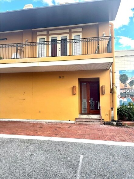 118 N Eustis St