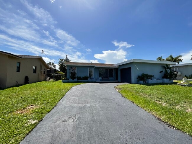 4343 NW 113th Ter in Sunrise, FL - Building Photo - Building Photo