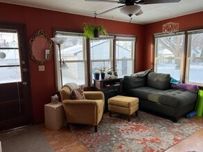 1015 20th Ave SE, Unit 2 in Minneapolis, MN - Foto de edificio - Building Photo