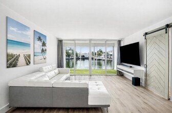 698 NE Spanish River Blvd, Unit 14 in Boca Raton, FL - Building Photo - Building Photo