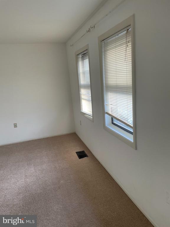 5435 Crossrail Dr in Burke, VA - Building Photo - Building Photo