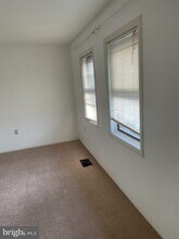 5435 Crossrail Dr in Burke, VA - Building Photo - Building Photo