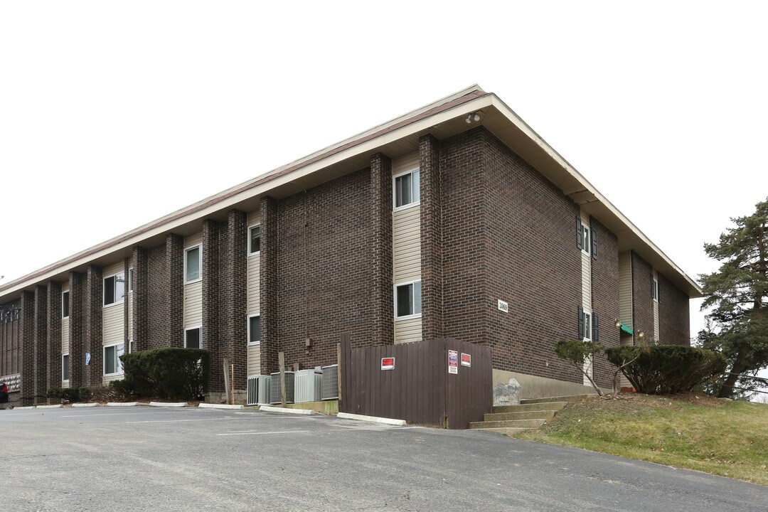 2069 Fontaine Rd in Lexington, KY - Building Photo