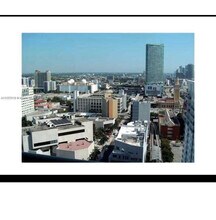 234 NE 3rd St, Unit 1005 in Miami, FL - Foto de edificio - Building Photo