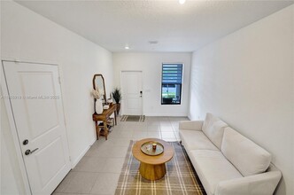 242 SW 159th Ln in Pembroke Pines, FL - Building Photo - Building Photo