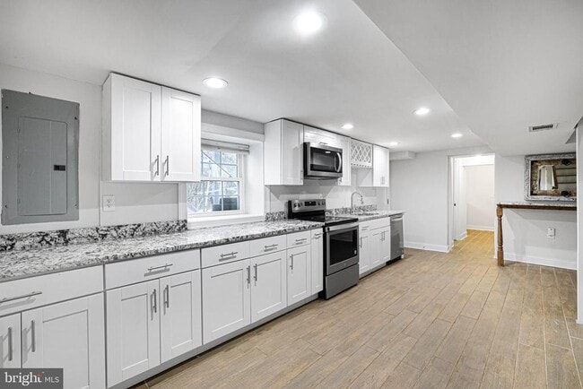 3158 Westover Dr SE in Washington, DC - Foto de edificio - Building Photo