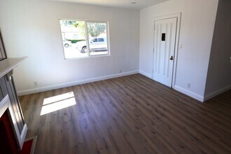 301 10th St in Bakersfield, CA - Building Photo - Building Photo
