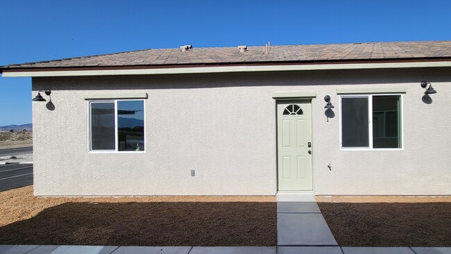 1271 S Dandelion St, Unit 1 in Pahrump, NV - Building Photo - Building Photo