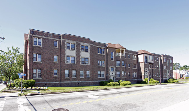 Park Manor Apartments in Norfolk, VA - Foto de edificio - Building Photo